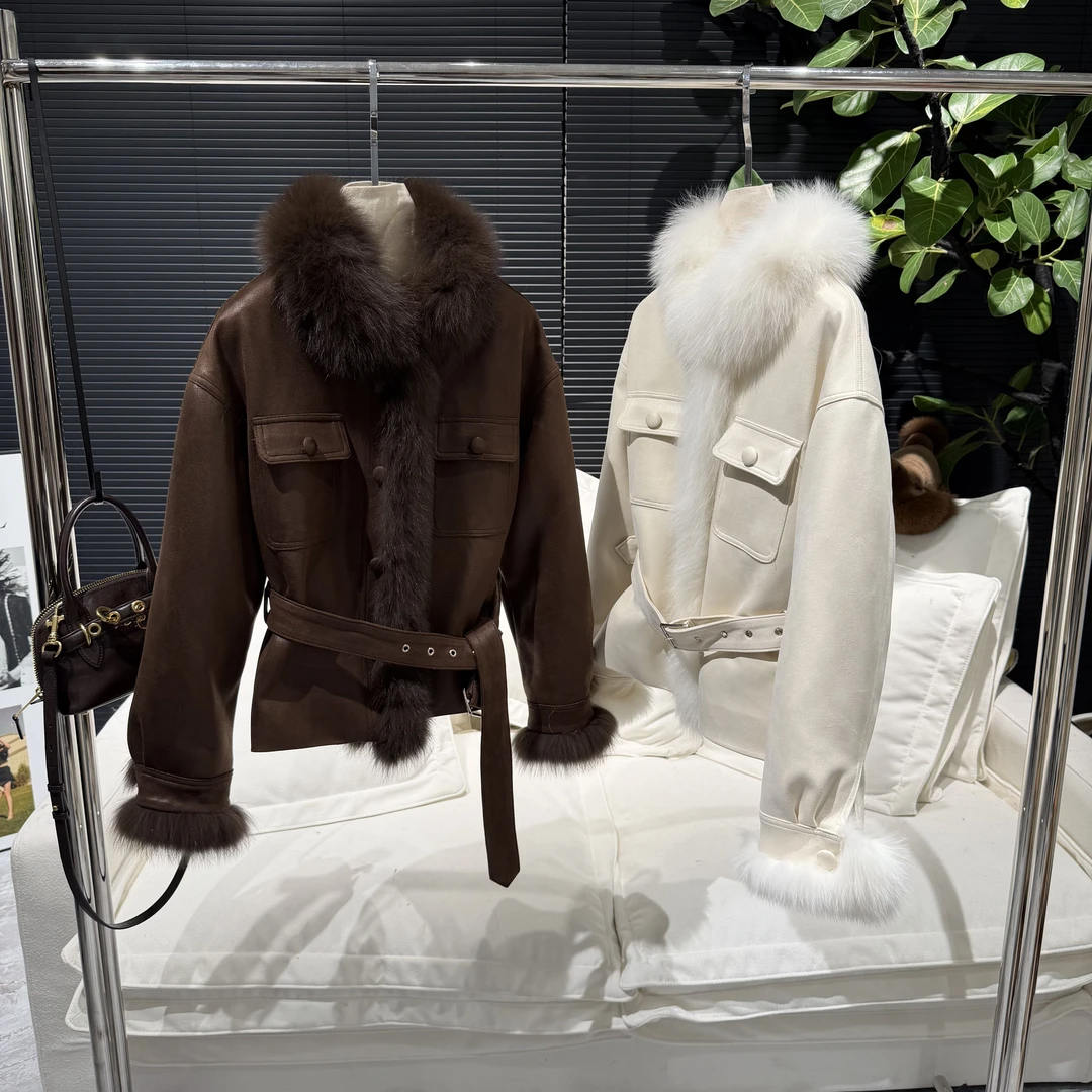 【首尔美人】2025新款狐狸毛皮草女款系带鹅绒内胆麂皮绒外套短款冬