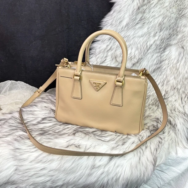 95新 Prada/普拉达 奶茶色小号杀手手提斜挎包
