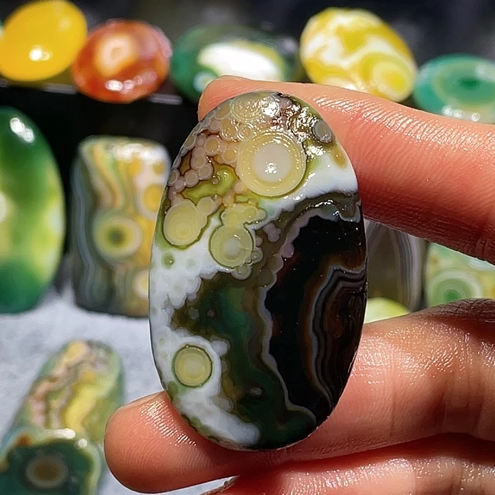 玛瑙/玉髓未镶嵌珠宝奇石