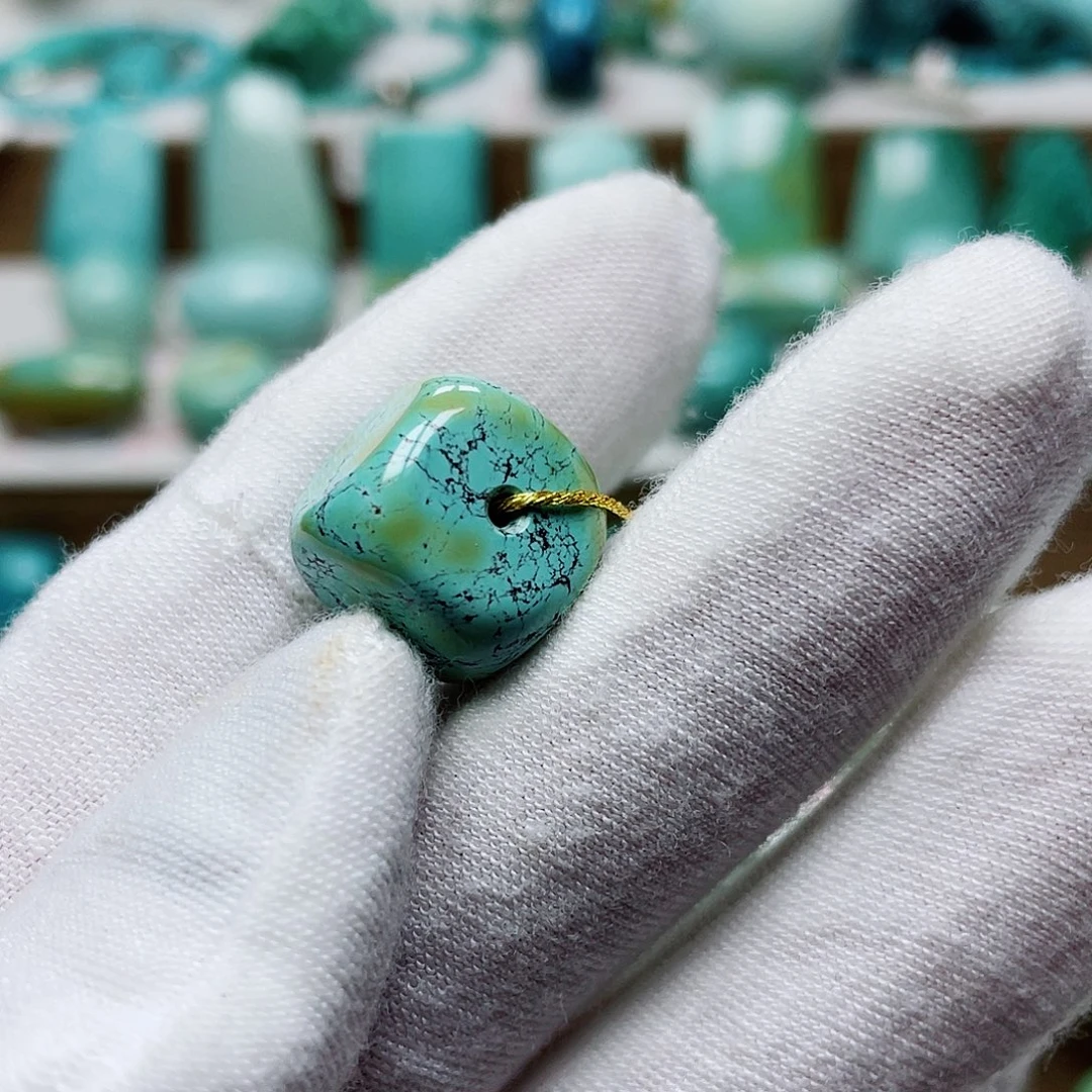 绿松石未镶嵌珠宝奇石