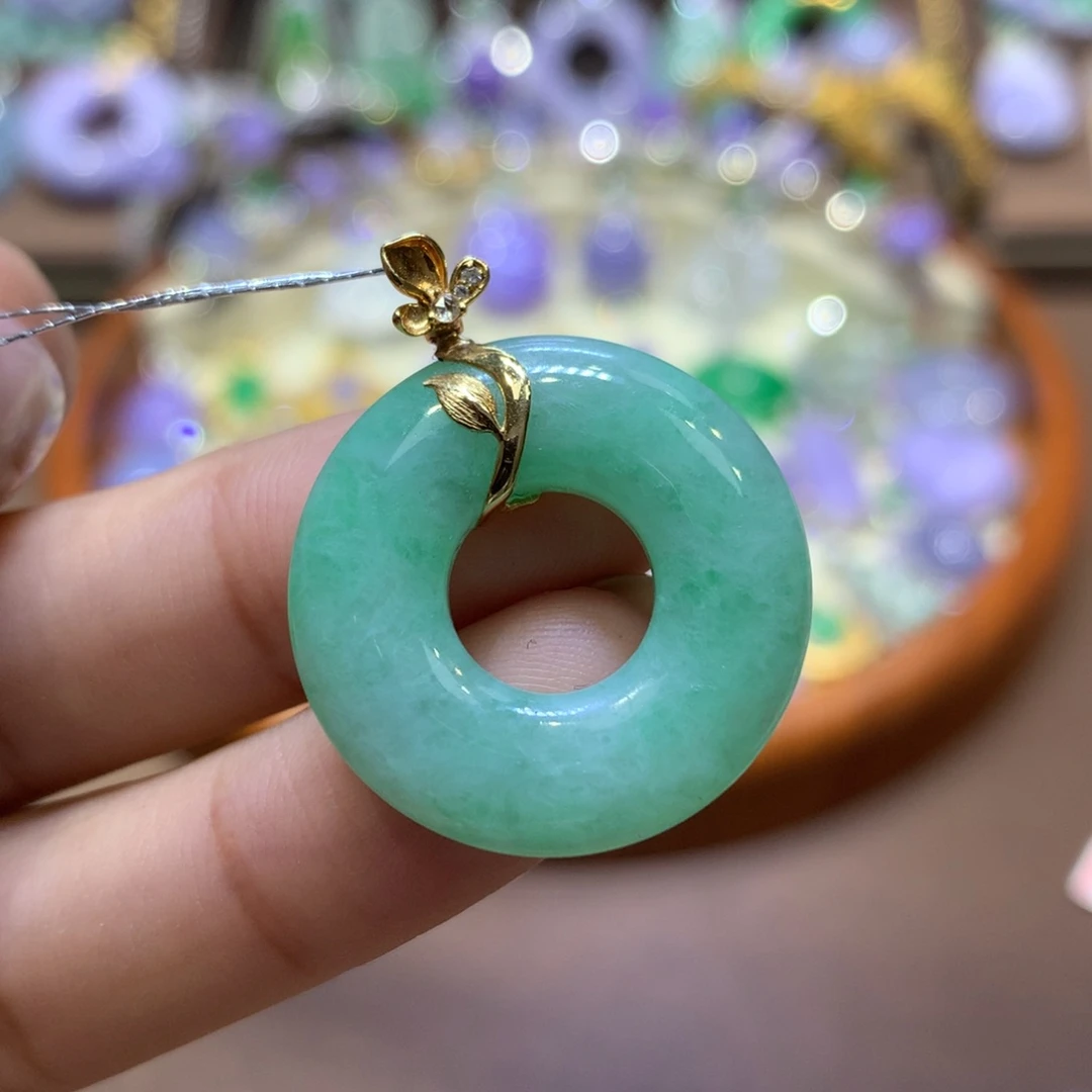 翡翠18K金镶嵌颈饰