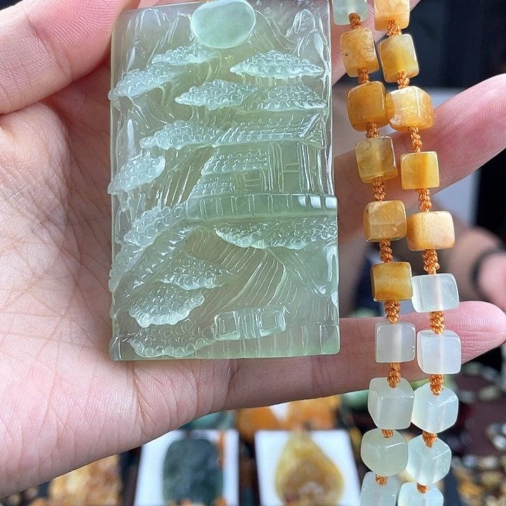 蛇纹石玉颈饰未镶嵌
