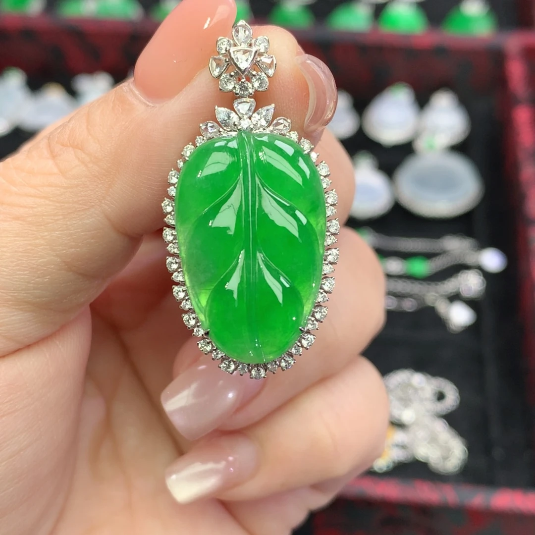 哒***哒翡翠18K金镶嵌吊坠(不含链)