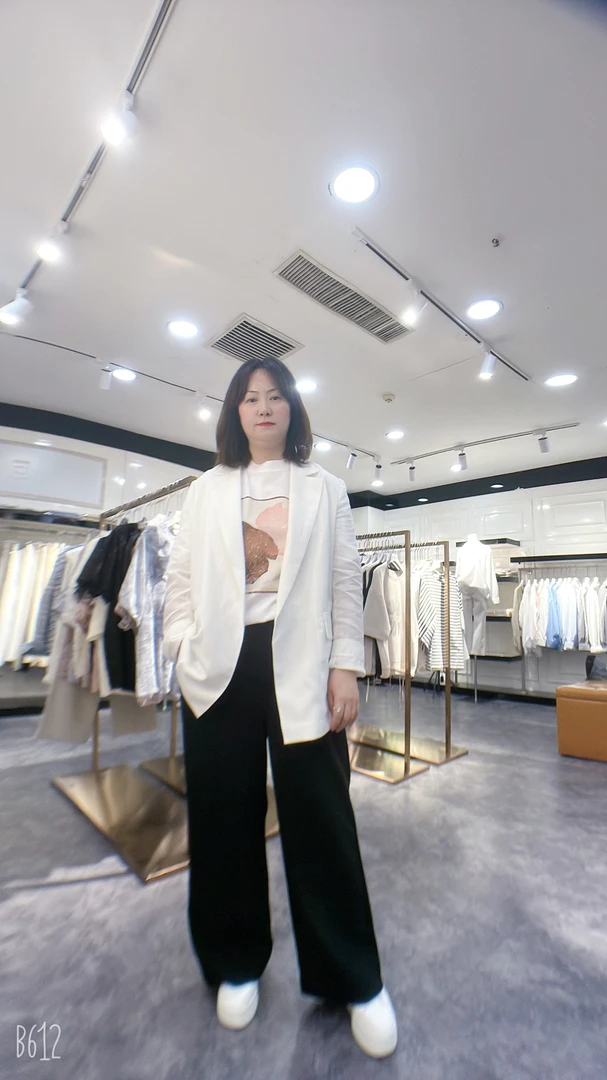 《海津洋》新款上新亚麻长袖西服清货价不退换
