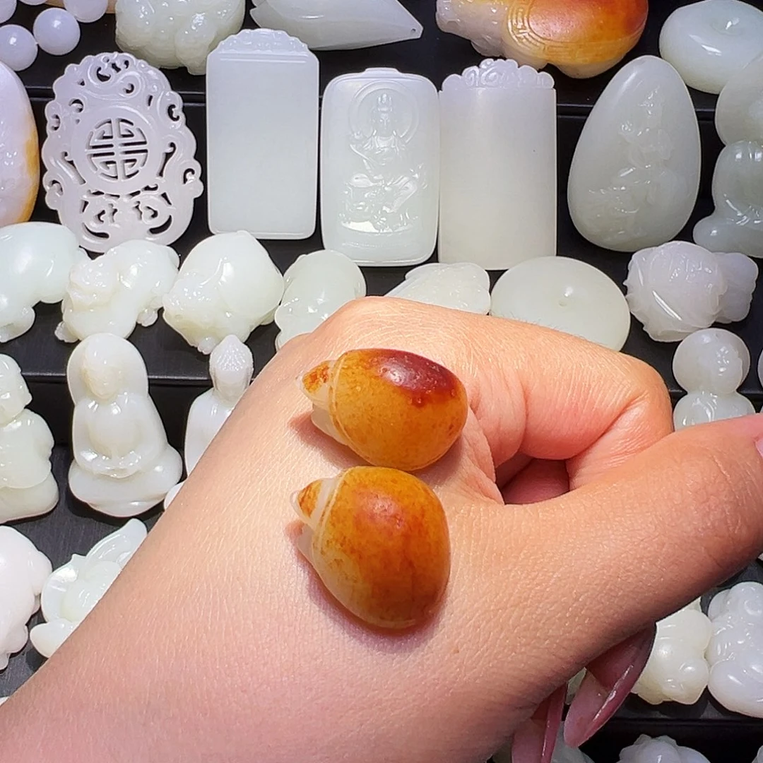 品***嘴和田玉未镶嵌颈饰