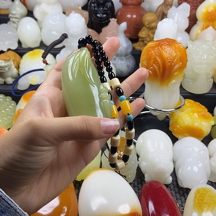 无花朵路***巴原石雕刻把件