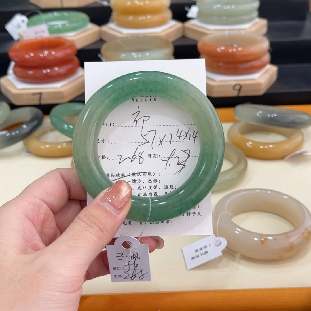 未镶嵌手镯石英质玉?****?