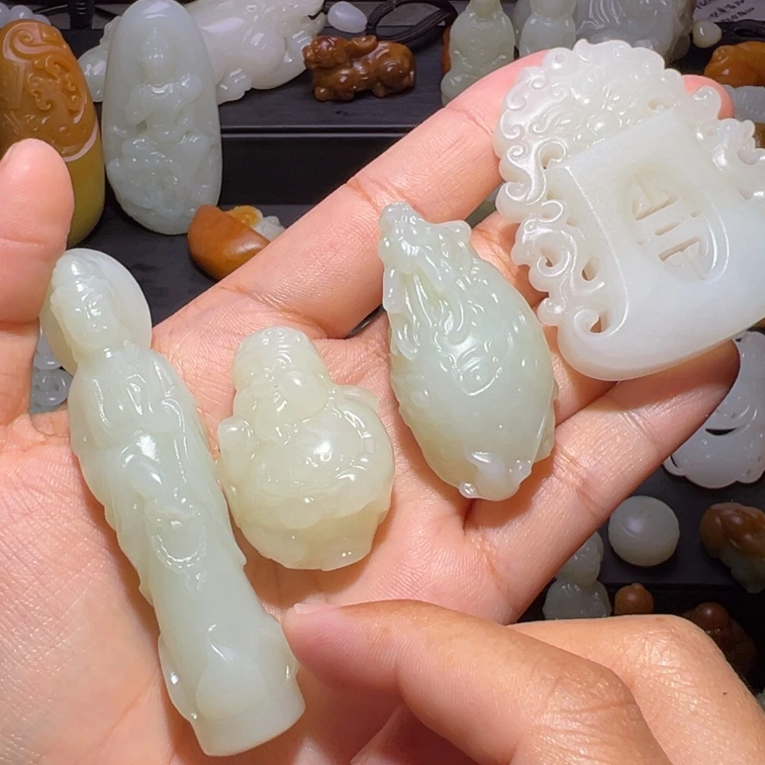 七***哥未镶嵌和田玉挂件