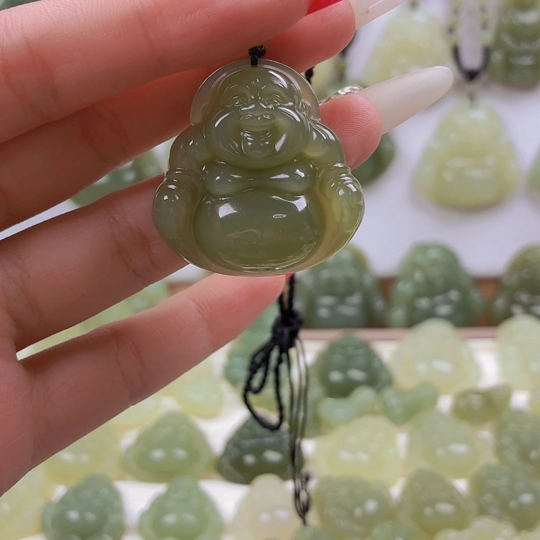 姐****颈饰未镶嵌和田玉