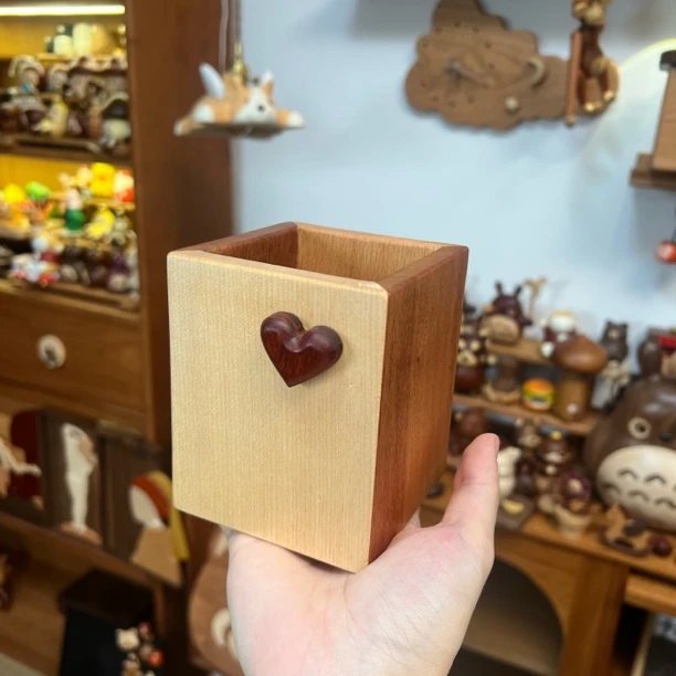 由物喜/笔筒榉木乌檀木爱心
