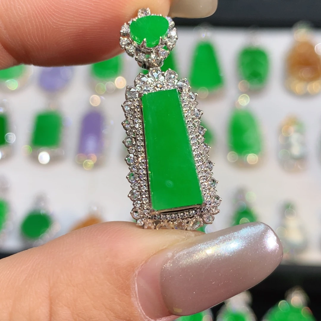 翡翠18K金镶嵌颈饰