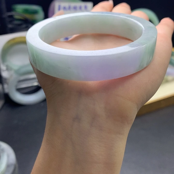 未镶嵌翡翠手镯定制翡翠
