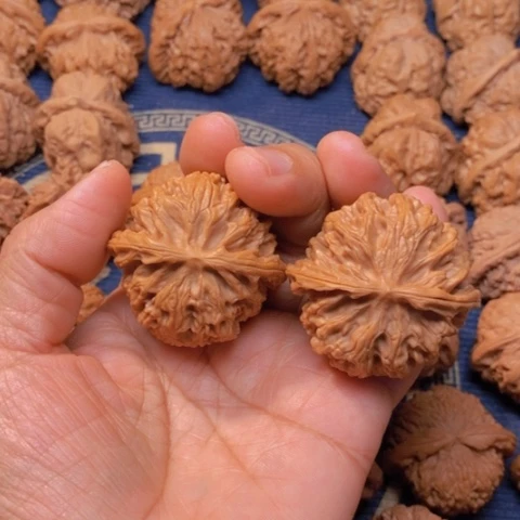 【闪购商品】吊坠文玩核桃青****羊苹果44