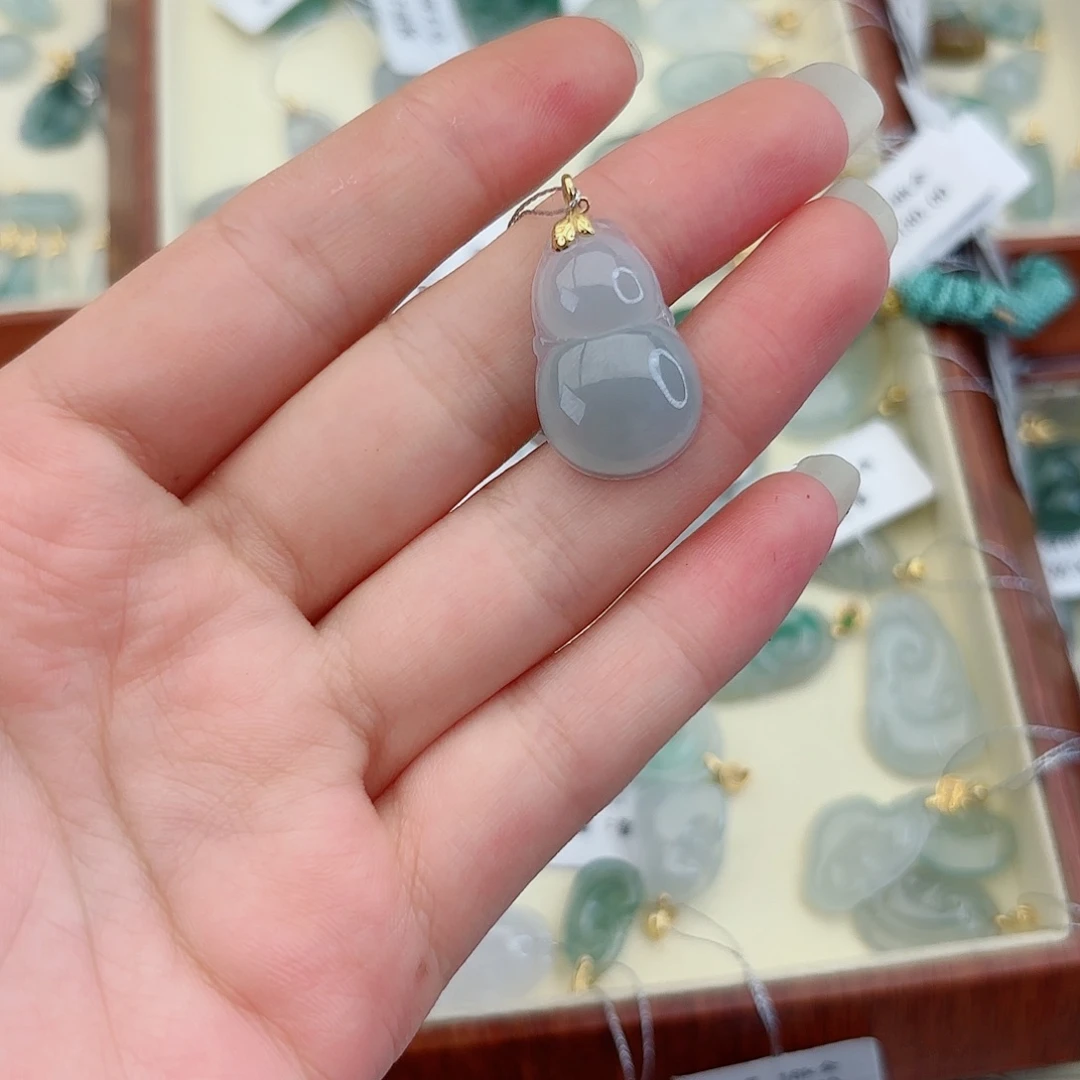 翡翠18K金镶嵌颈饰烟*葫芦