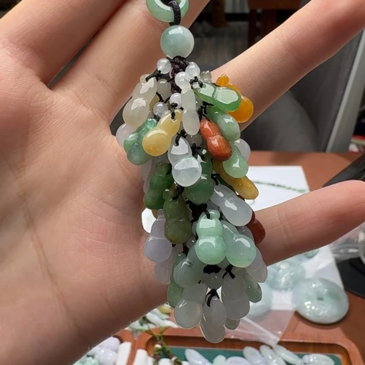 未镶嵌挂件翡翠依****女福利1个，不包邮，拍一单邮费发货