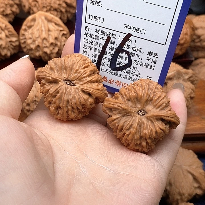 桃核吊坠南疆石狮子头40