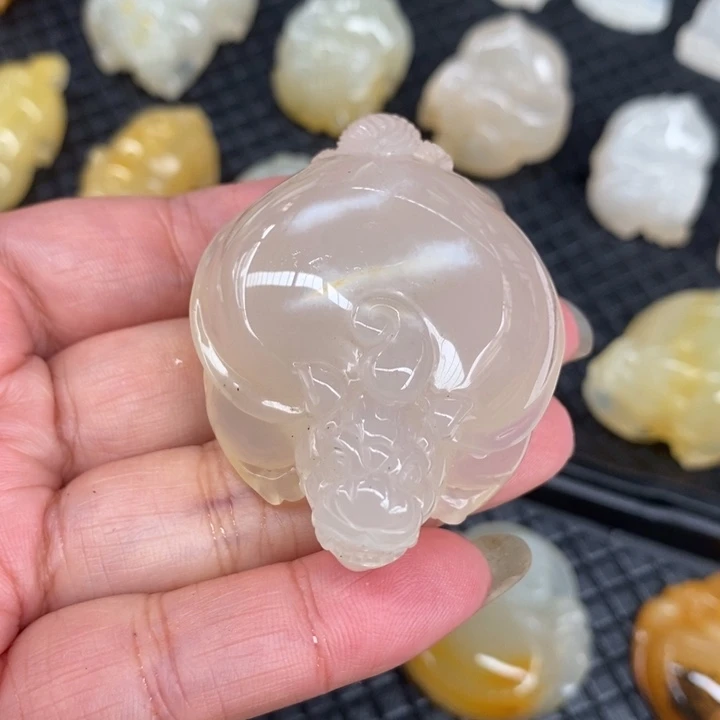 未镶嵌石英质玉（黄龙玉）颈饰