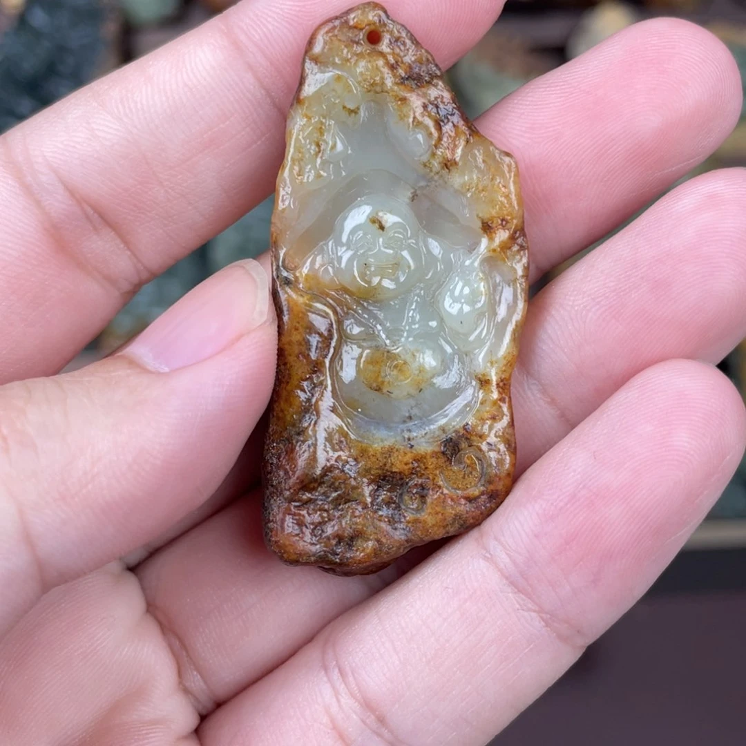 未镶嵌岫岩河磨玉（透闪石质玉）挂件