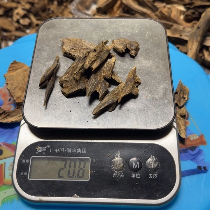 棋楠碎屑上炉熏香