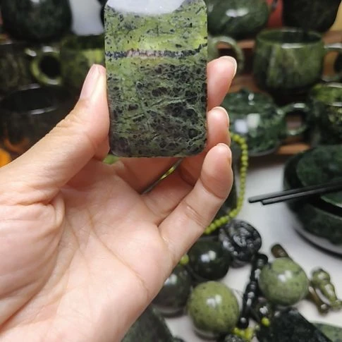 桂***哥蛇纹石玉未镶嵌蛇纹46牌