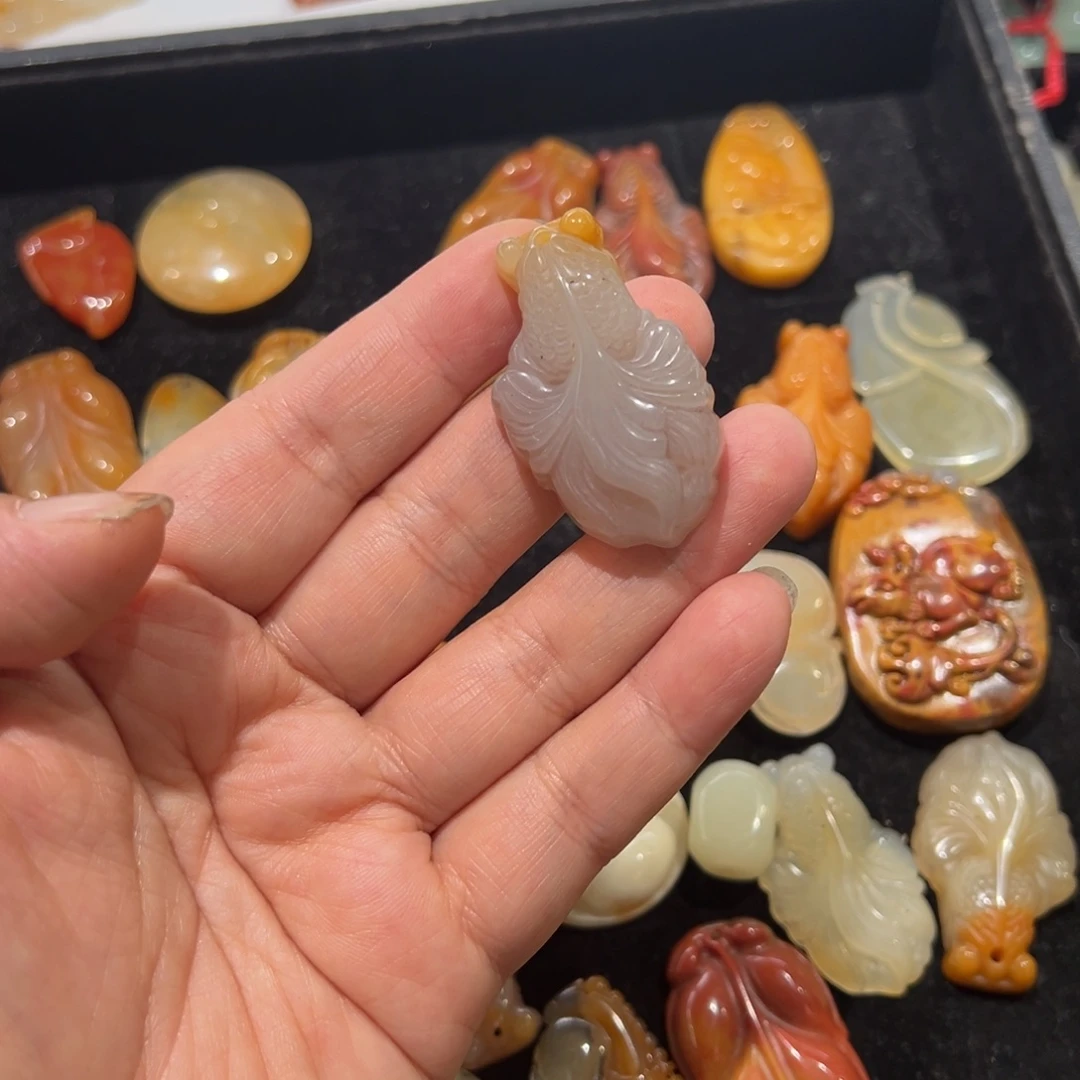 石英质玉（非洲翠）未镶嵌颈饰
