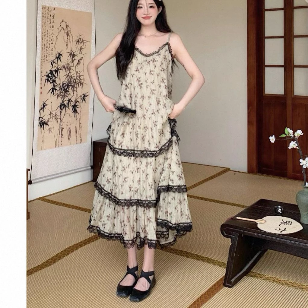 2025仙女款蕾丝拼接蛋糕吊带连衣裙