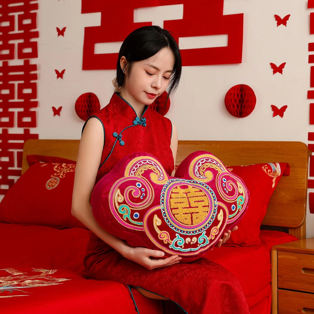 结婚喜字抱枕一对红色婚房压床新款中式靠枕沙发靠垫新婚礼物