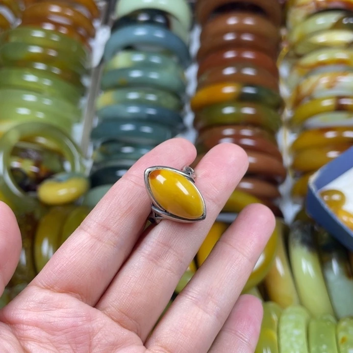 蛇纹石玉手镯未镶嵌哎*喂