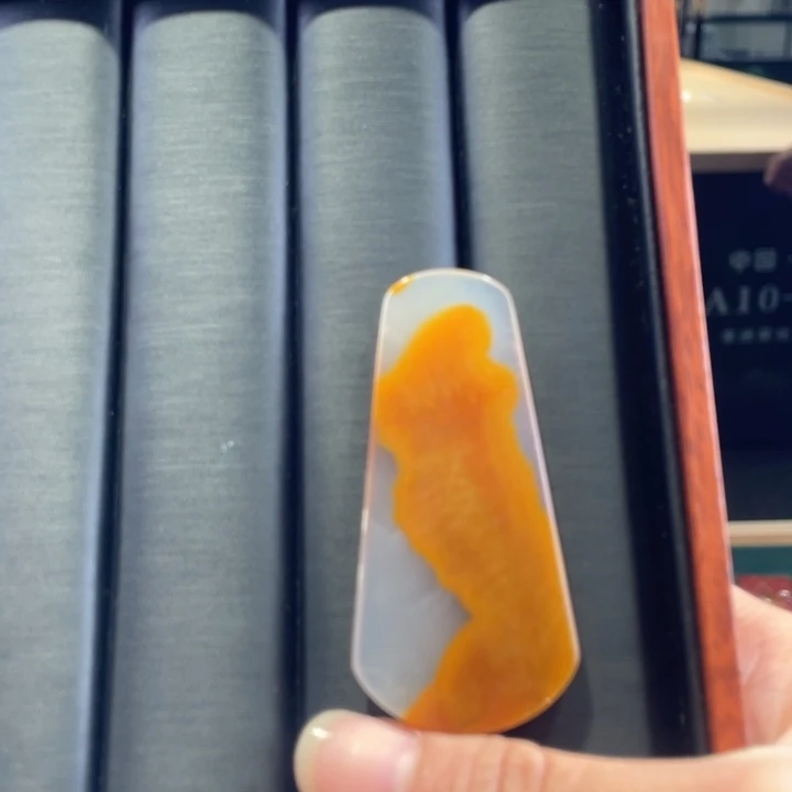 石英岩玉未镶嵌颈饰