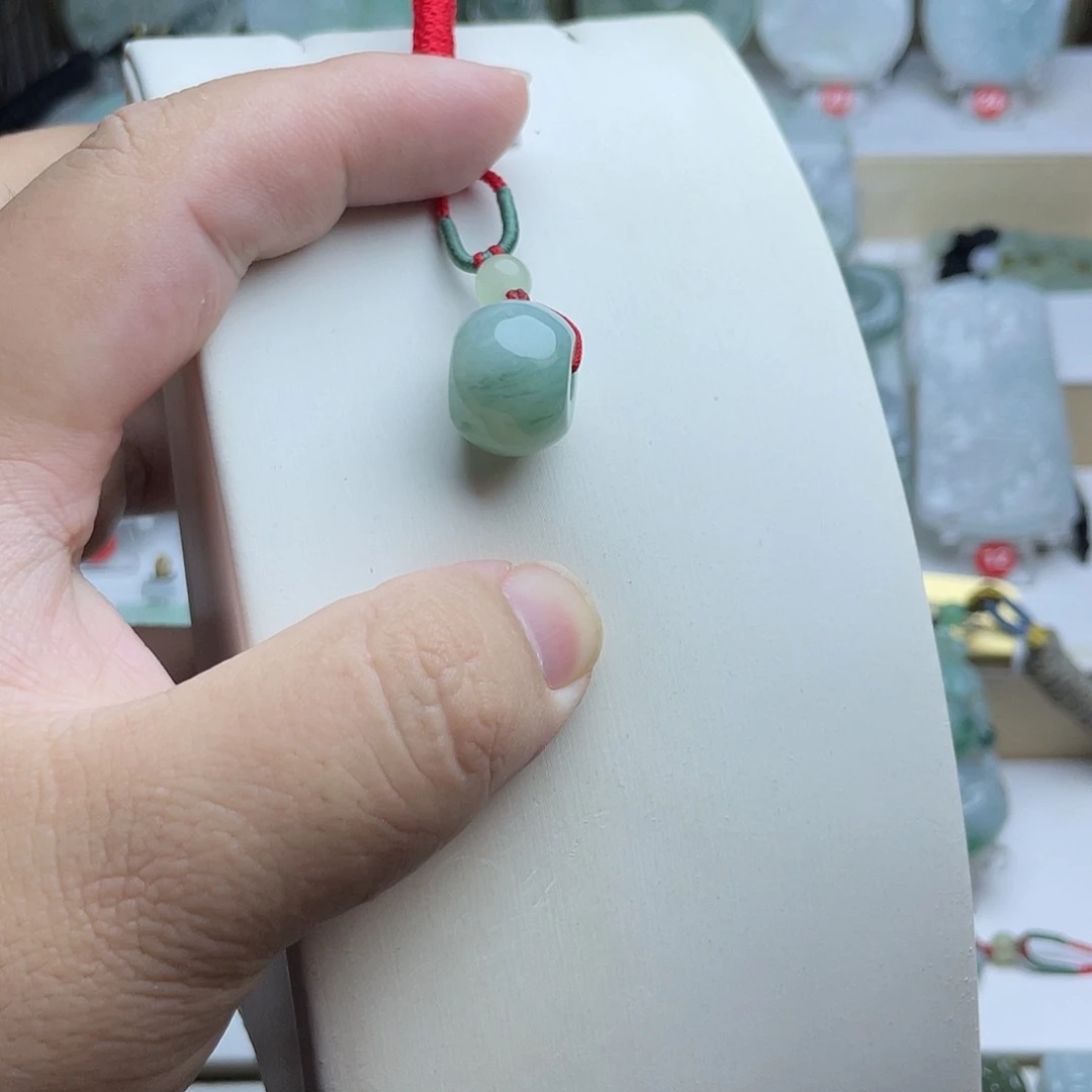 龟***刺翡翠未镶嵌颈饰路路通