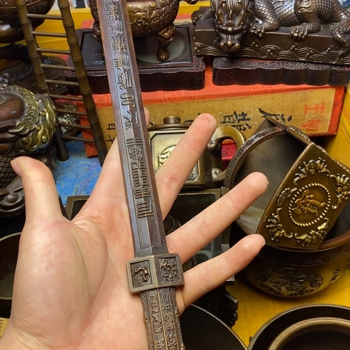 铜器摆件做工精良