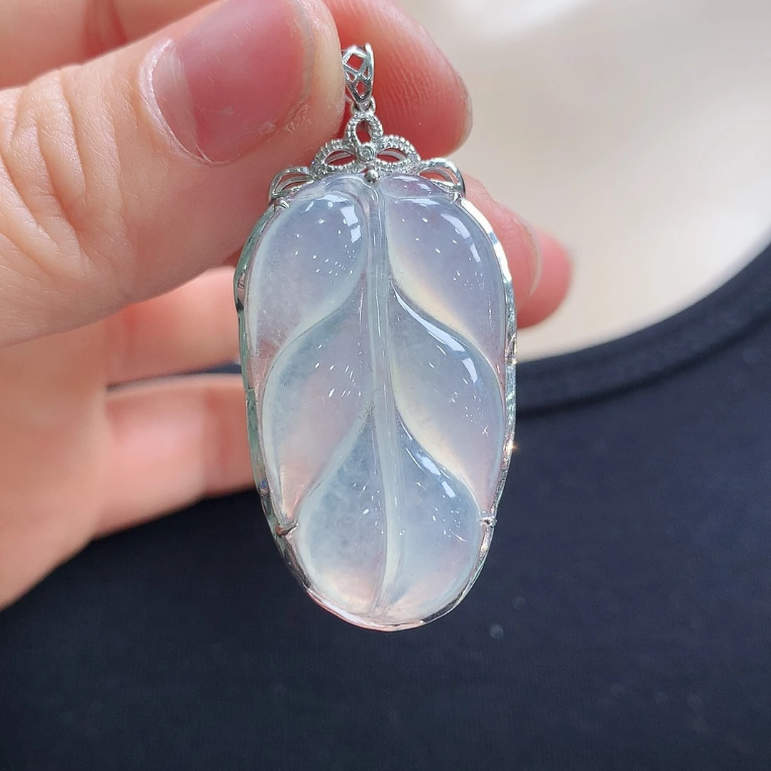 翡翠颈饰18K金镶嵌叶子