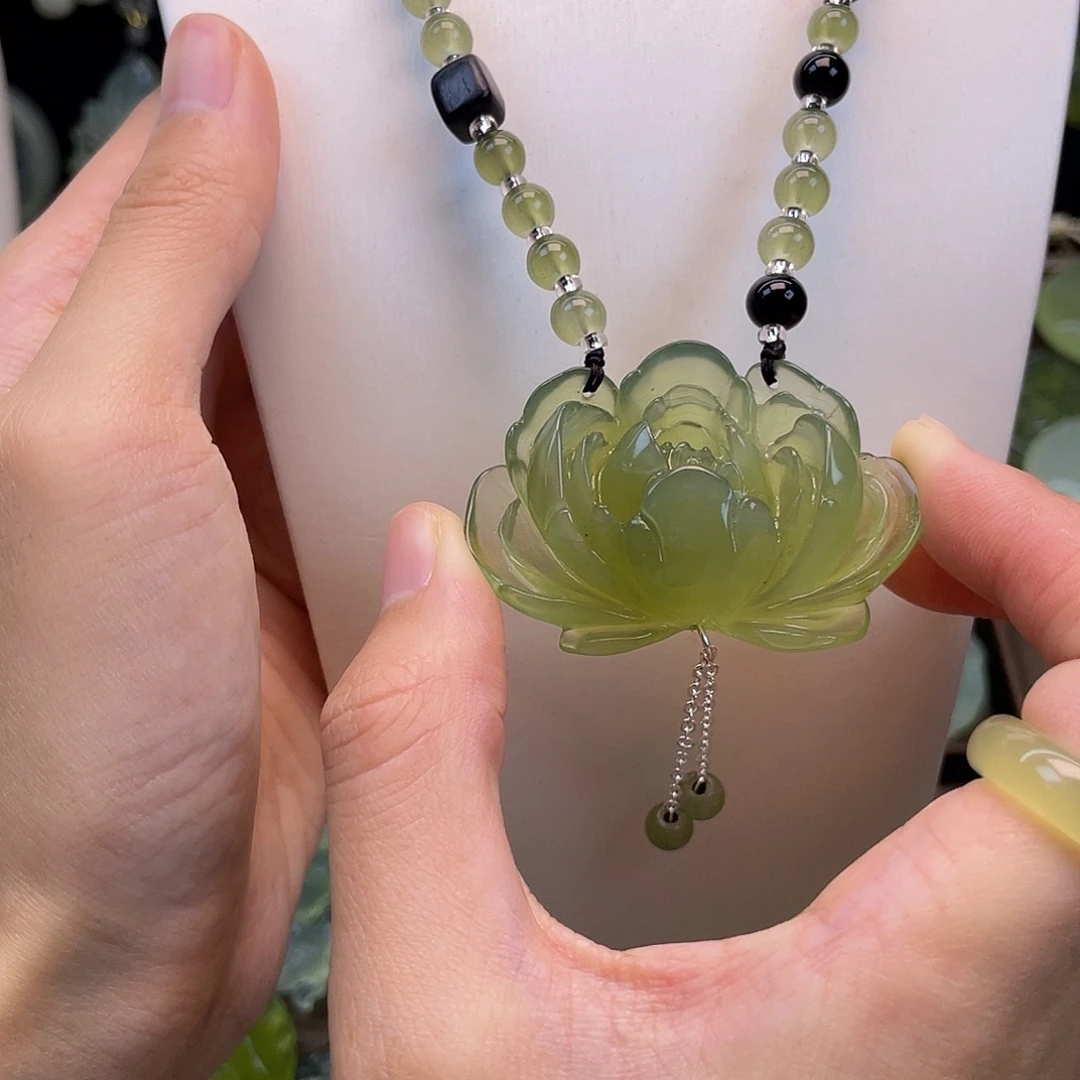 蛇纹石玉未镶嵌颈饰默认微瑕