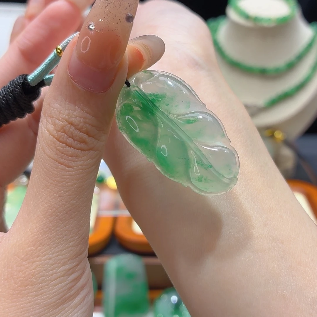 石英质玉未镶嵌颈饰