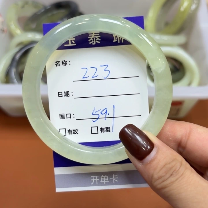 未镶嵌岫玉手镯天然