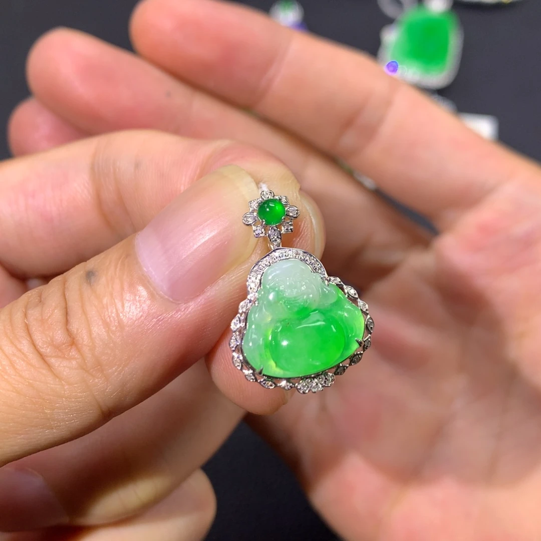 翡翠18K金镶嵌颈饰翡翠