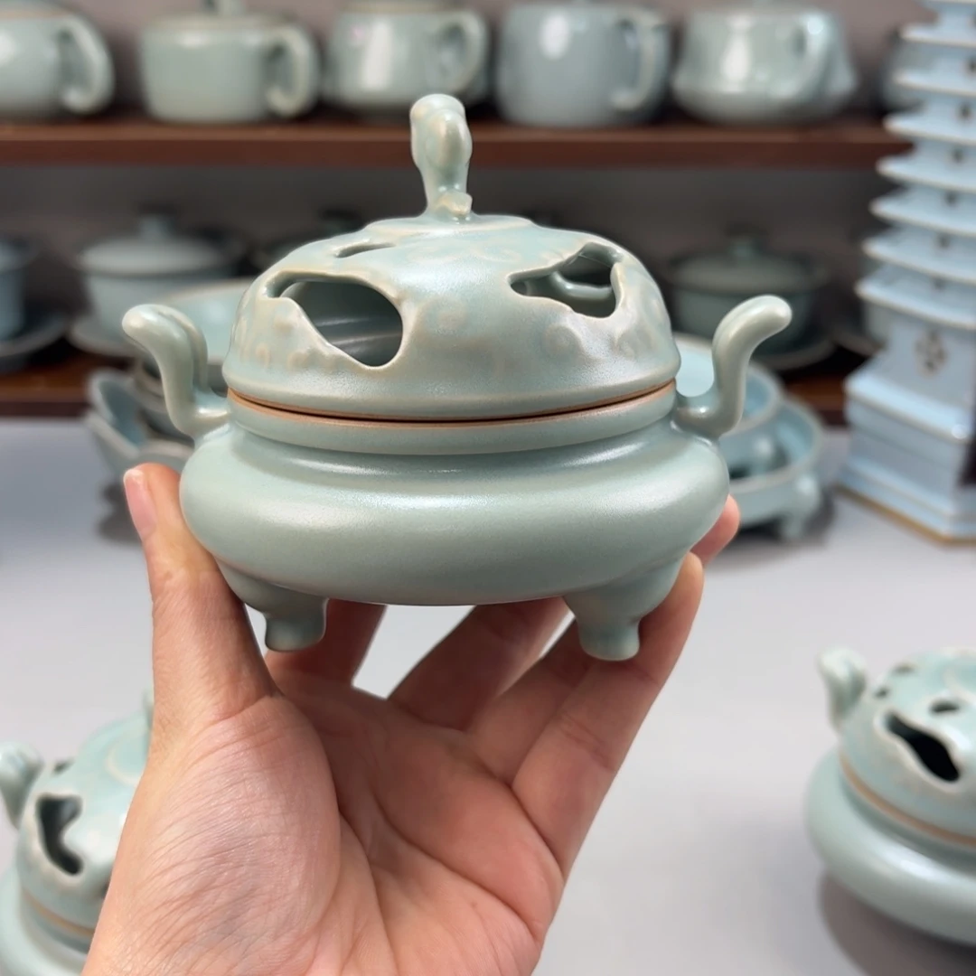 港***湾瓷摆件精品汝窑仿古釉祥云炉