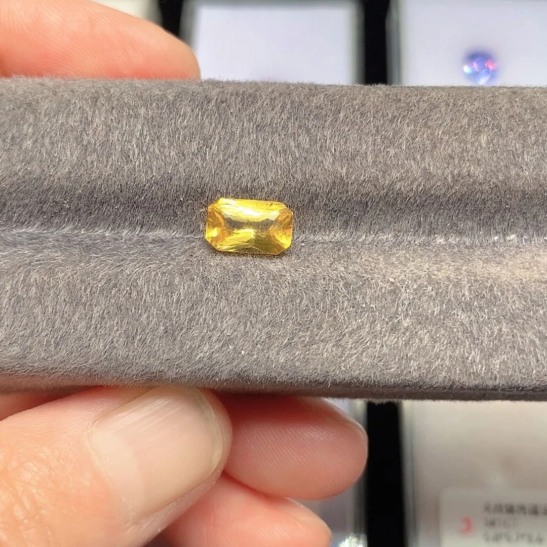 蓝宝石裸石金丝雀蓝宝石