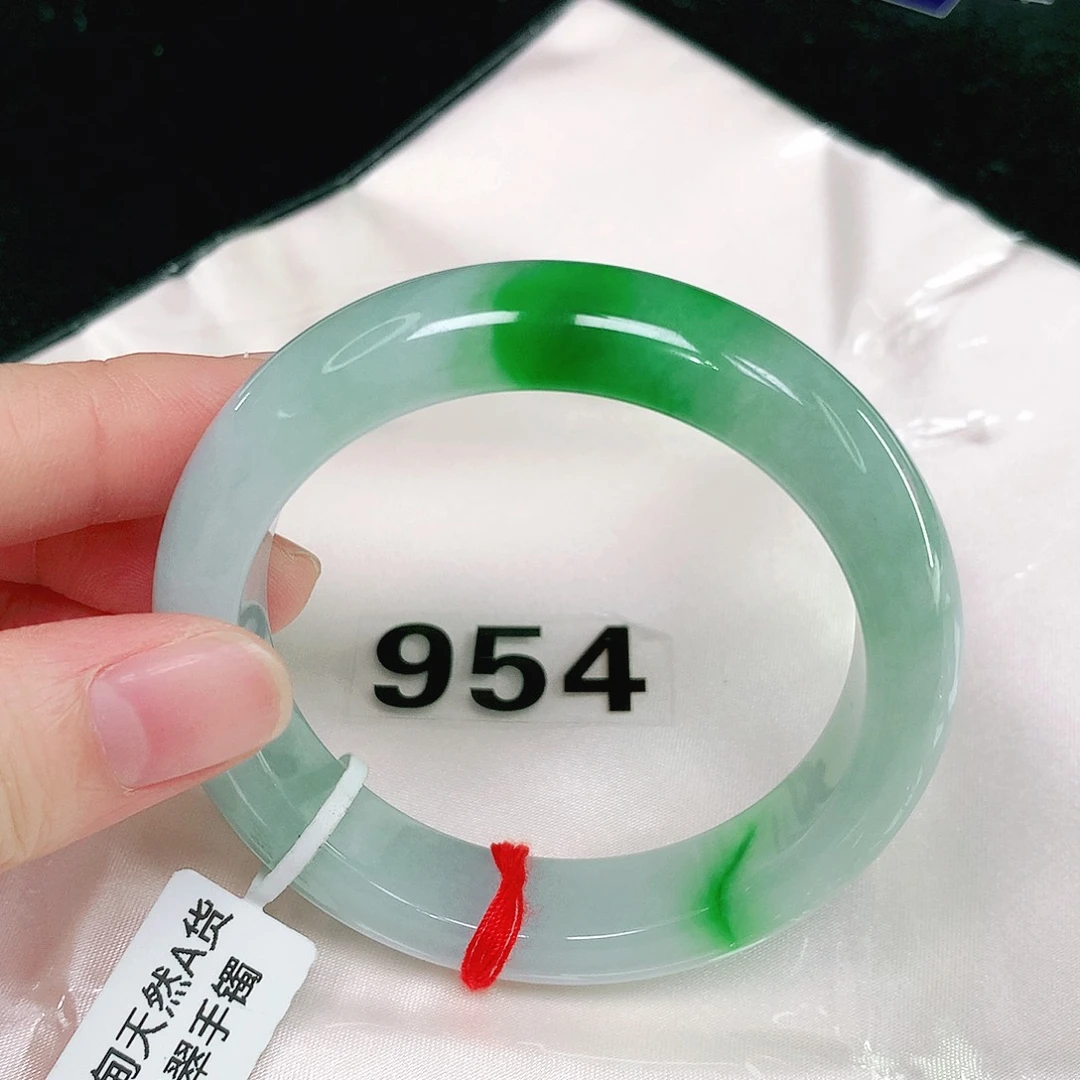 翡翠手镯未镶嵌翡翠手镯未镶嵌