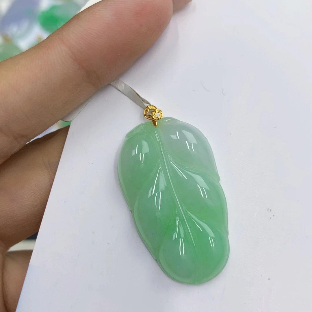 翡翠18K金镶嵌颈饰翡翠