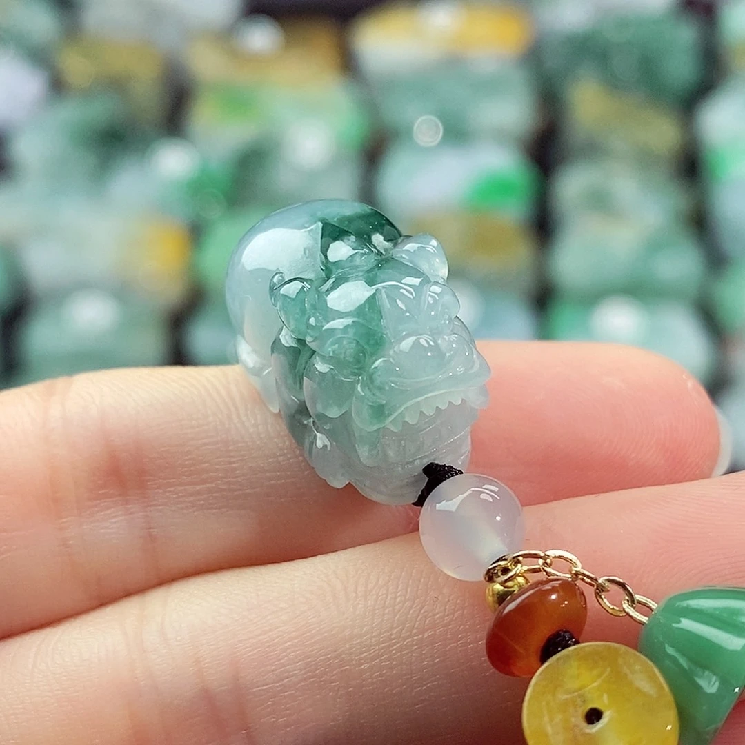 颈饰未镶嵌翡翠天然