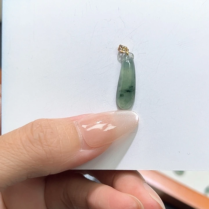颈饰18K金镶嵌翡翠