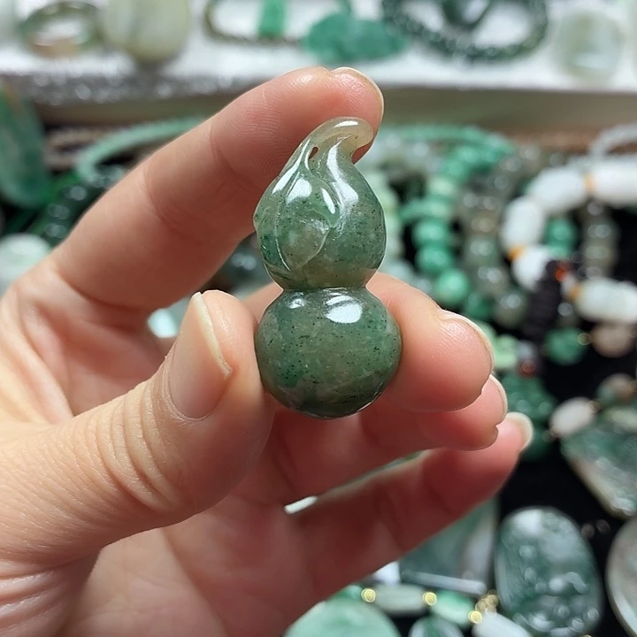 独山玉未镶嵌吊坠