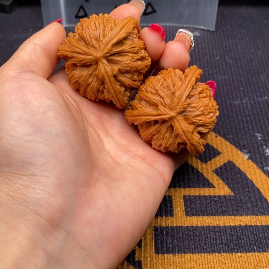 只****文玩核桃把件白狮子