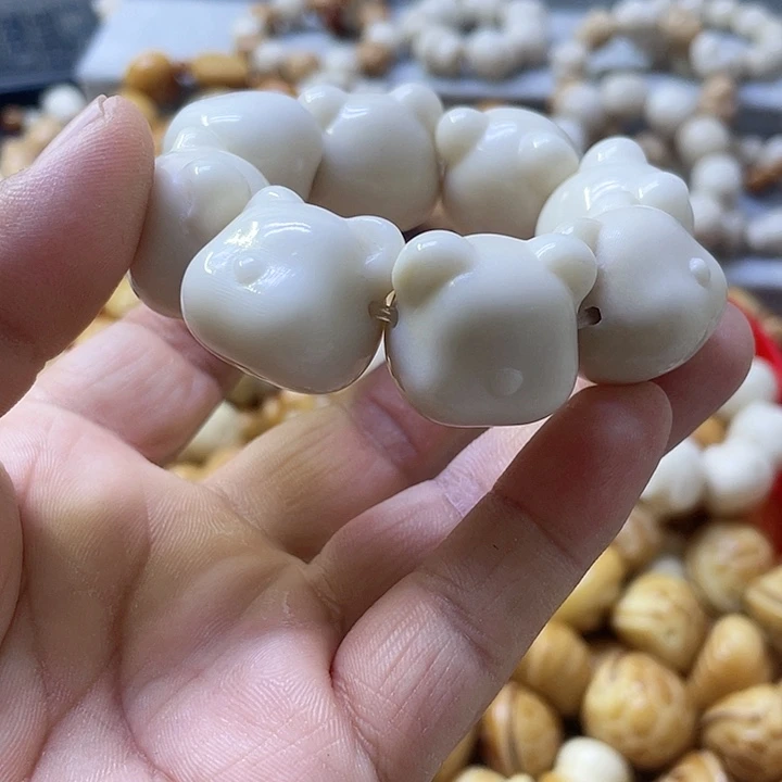 白玉菩提吊坠微瑕象牙果熊头手捻22