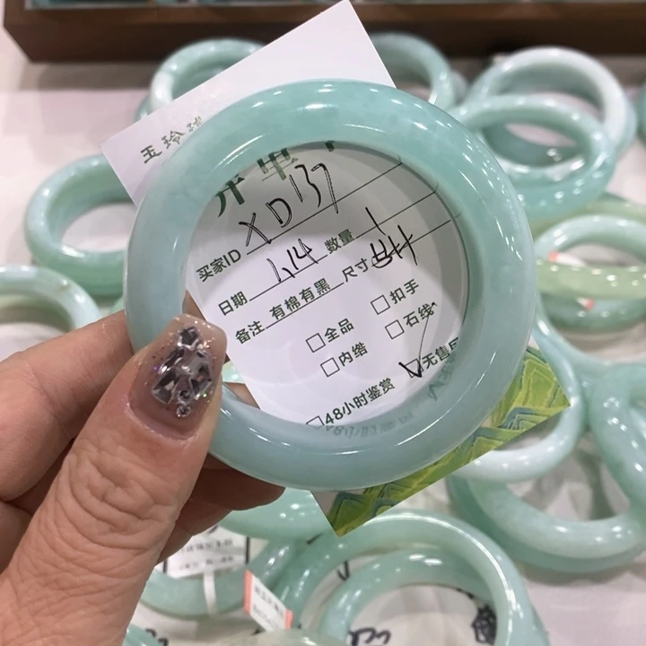 蛇纹石玉手镯未镶嵌人****员