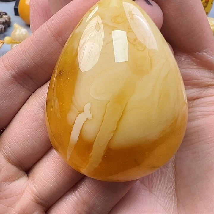 蜜蜡未镶嵌珠宝奇石