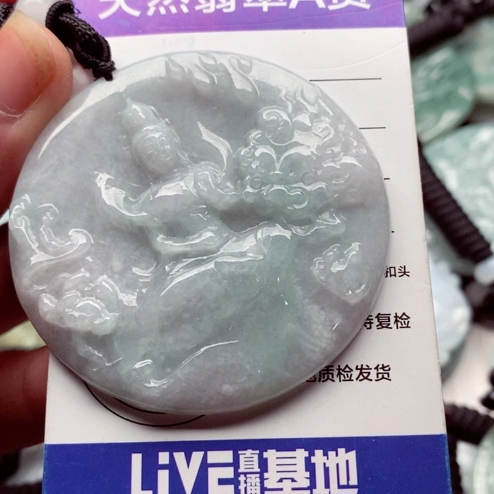 翡翠挂件未镶嵌翡翠