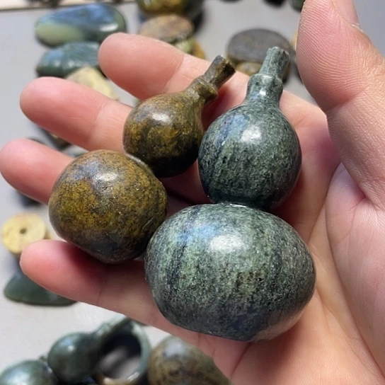 与***行岫岩河磨玉（透闪石质玉）未镶嵌挂件