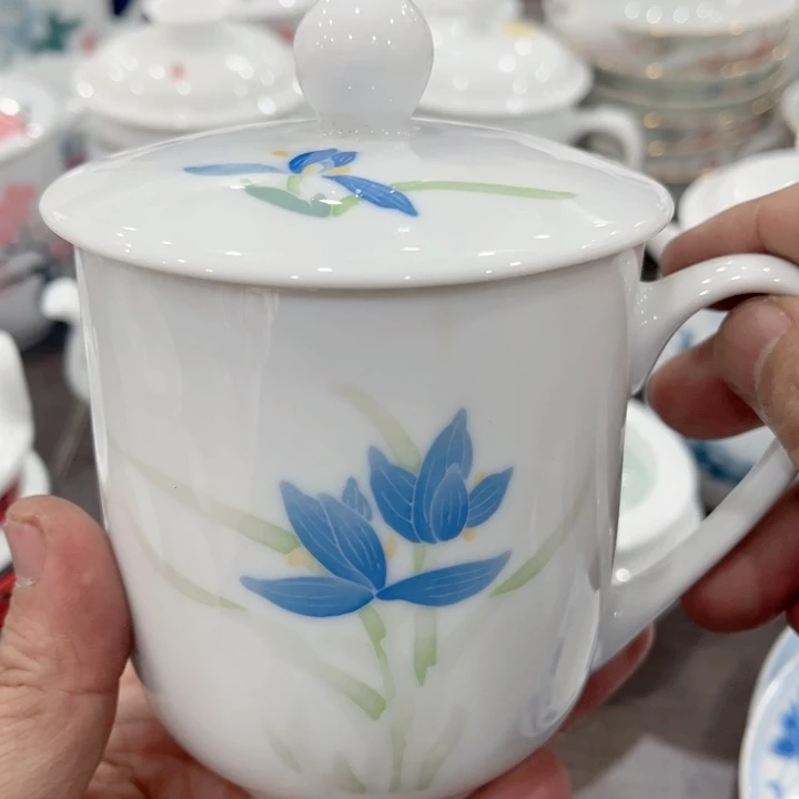 壶釉下五彩的瓷器和瓷器